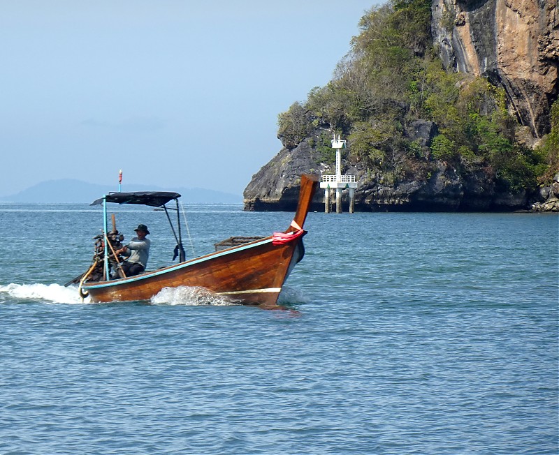 Southern Thailand / Ko Talibong Northwards / Light No 1
Keywords: Thailand;Andaman sea;Andaman Islands;Offshore