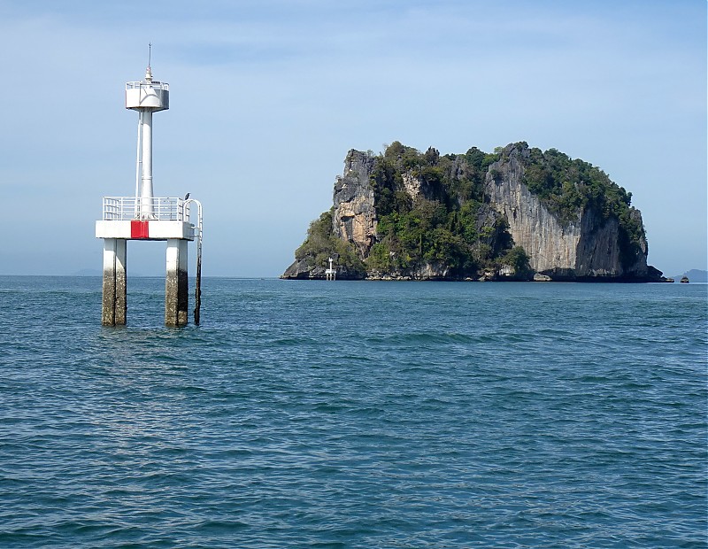 Southern Thailand / Ko Talibong Northwards / Light No 2
Keywords: Thailand;Andaman sea;Andaman Islands;Offshore
