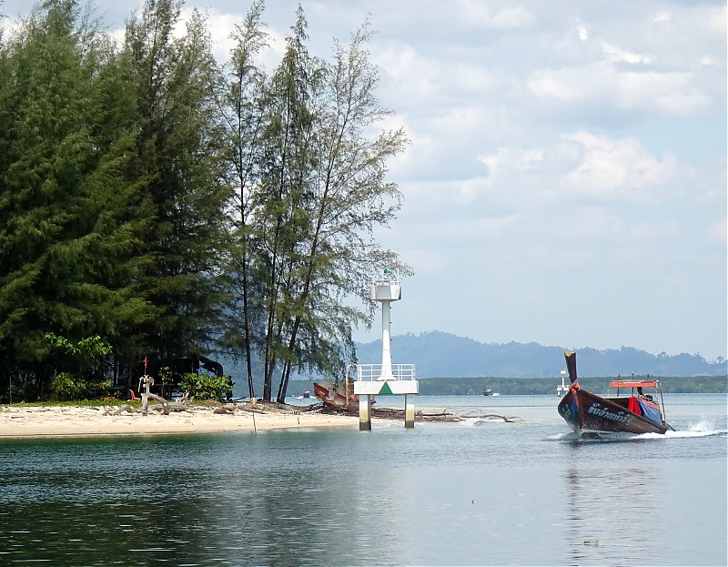 Southern Thailand / Ko Talibong light No 3
Keywords: Thailand;Andaman Islands;Andaman sea