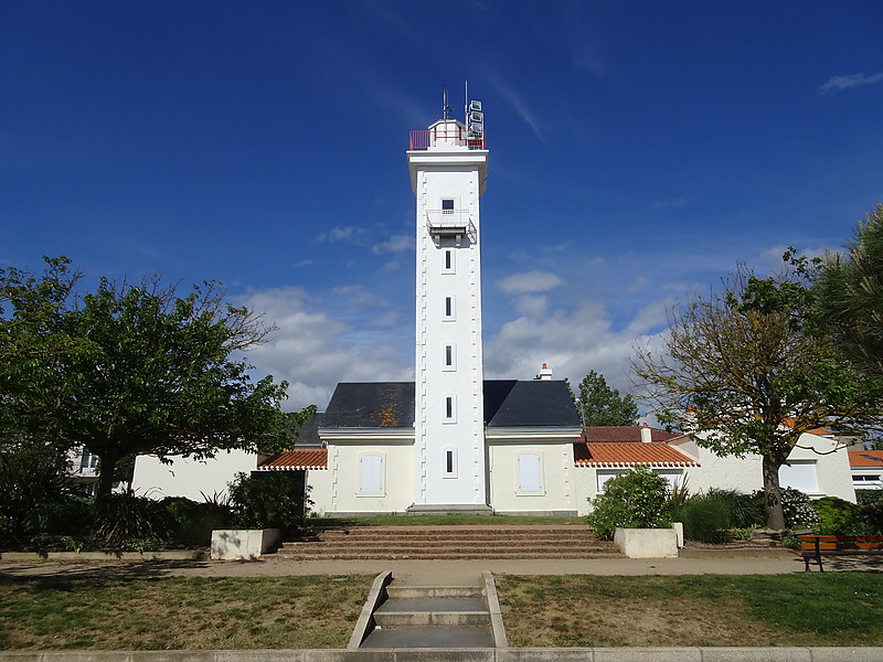 Les Sables d'Olonne / Passe du SW Ldg Lts Rear / La Potence lighthouse
Keywords: France;Bay of Biscay;Pays de la Loire;Les Sables d Ollone