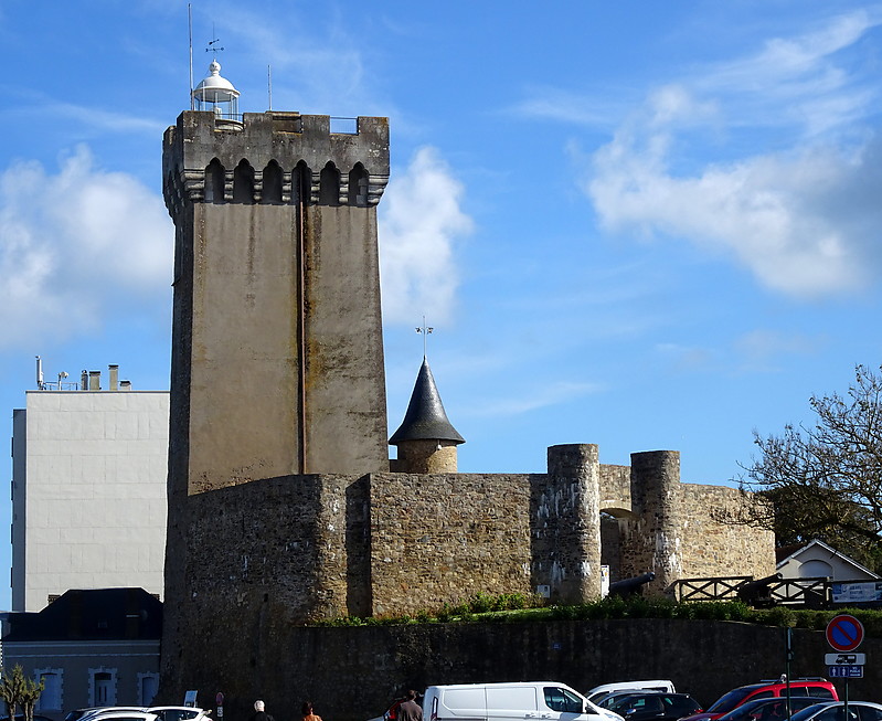 Les Sables d'Olonne / Ldg Lts Rear / Tour d'Arundel
Keywords: France;Bay of Biscay;Pays de la Loire;Les Sables d Olonne