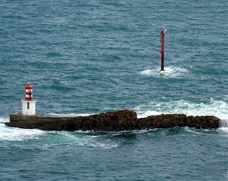 Puerto de Pasaia / Punta Arando Aundi (L) + Bajo Bancha del Este (R) lights
Keywords: Spain;Bay of Biscay;Basque Country;Pasaia