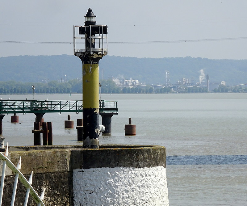 La Seine Maritime / Tancarville / Old Lock E Entrance S Jetty light
Keywords: Normandy;Tancarville;France;English channel;Seine