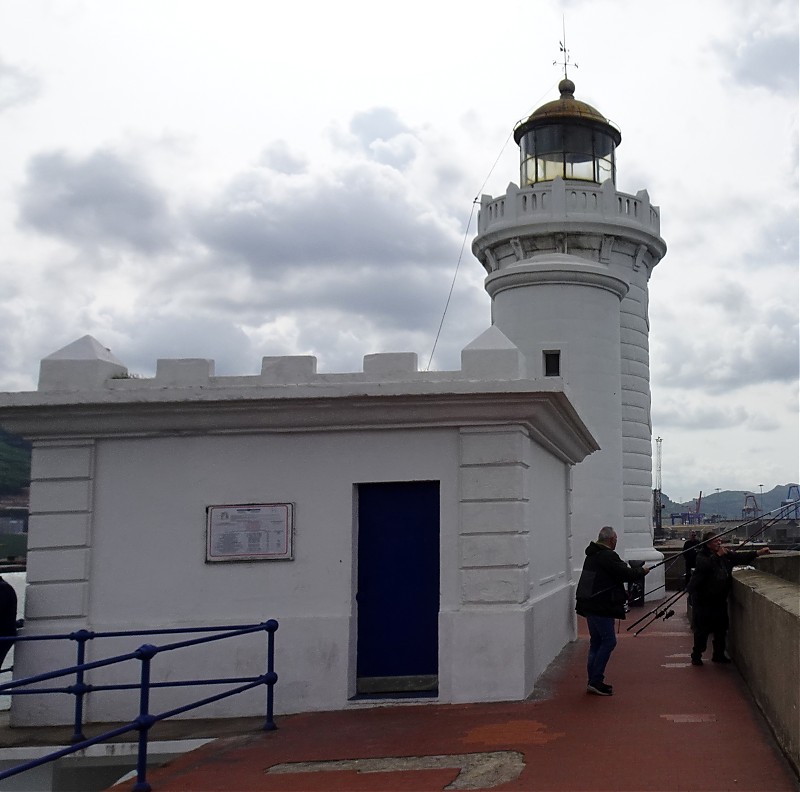 Bilbao / Contradique de Algorta Head lighthouse
Keywords: Spain;Bilbao;Bay of Biscay;Basque Country;Portugalete