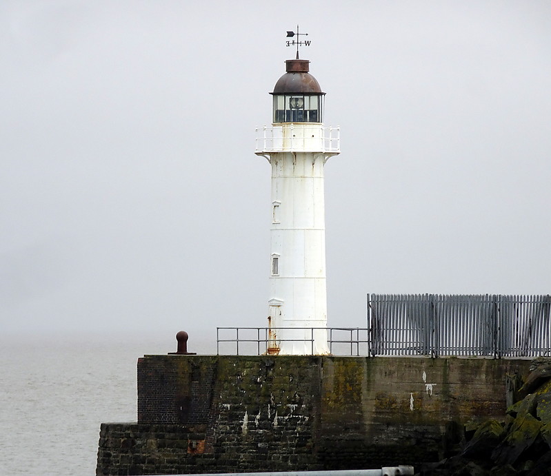 Severn Estuary / Barry Docks W Breakwater Head lighthouse
Keywords: Wales;Bristol Channel;United Kingdom;Barry