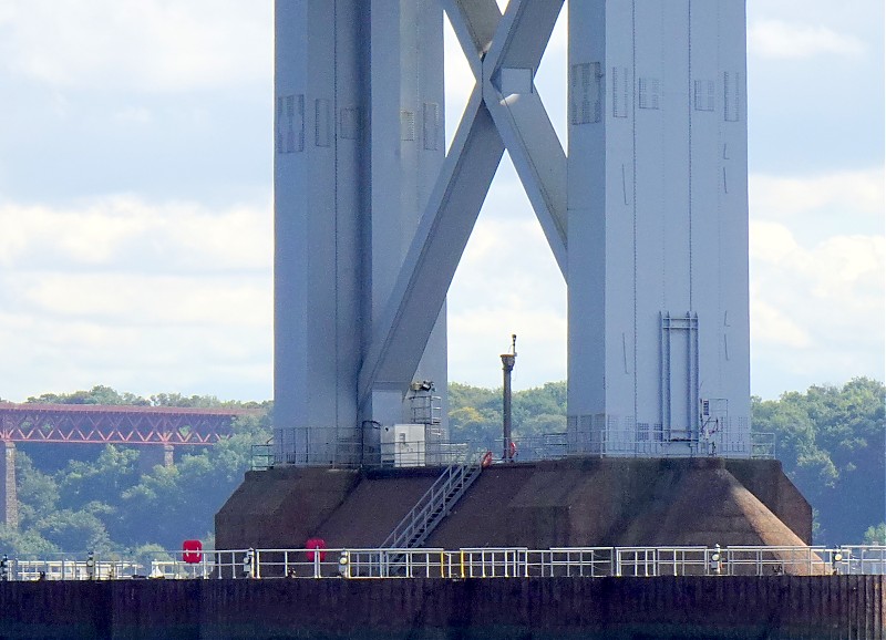 River Forth / Forth Road Bridge / S Suspension Tower Base E side light
Keywords: Firth of Forth;United Kingdom;Edinburgh;Scotland