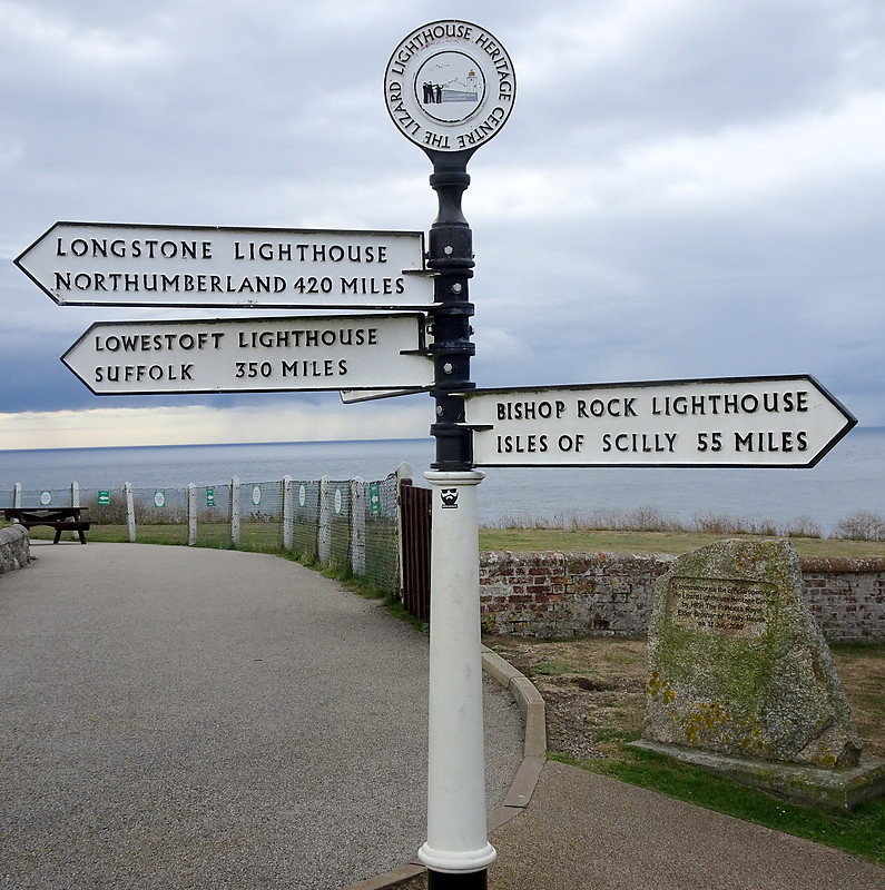 The Lizard lighthouses / Signpost
Keywords: United Kingdom;England;England Channel;Cornwall