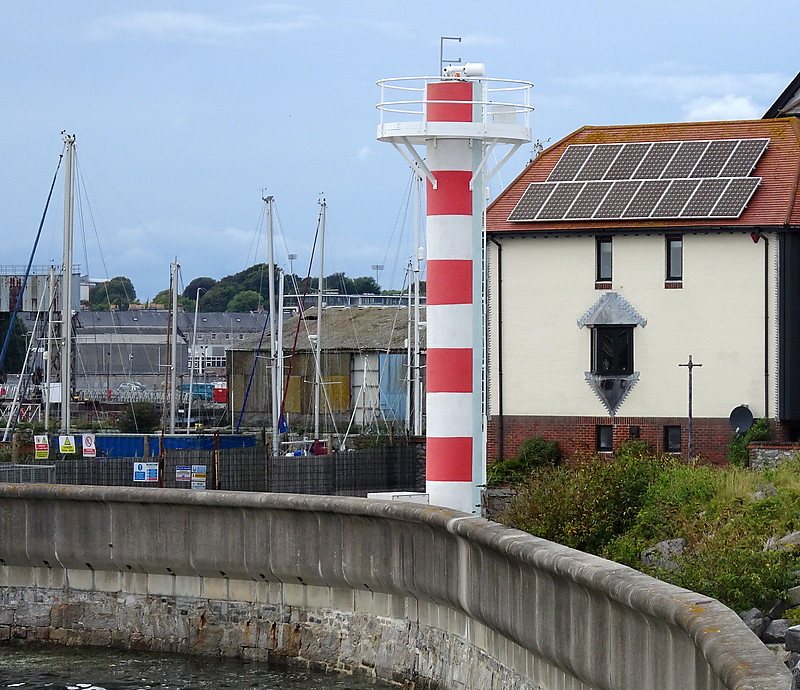 Plymouth / Millbay Docks 7 / Millbay Pier Root Dir light
Keywords: United Kingdom;England;England Channel;Plymouth