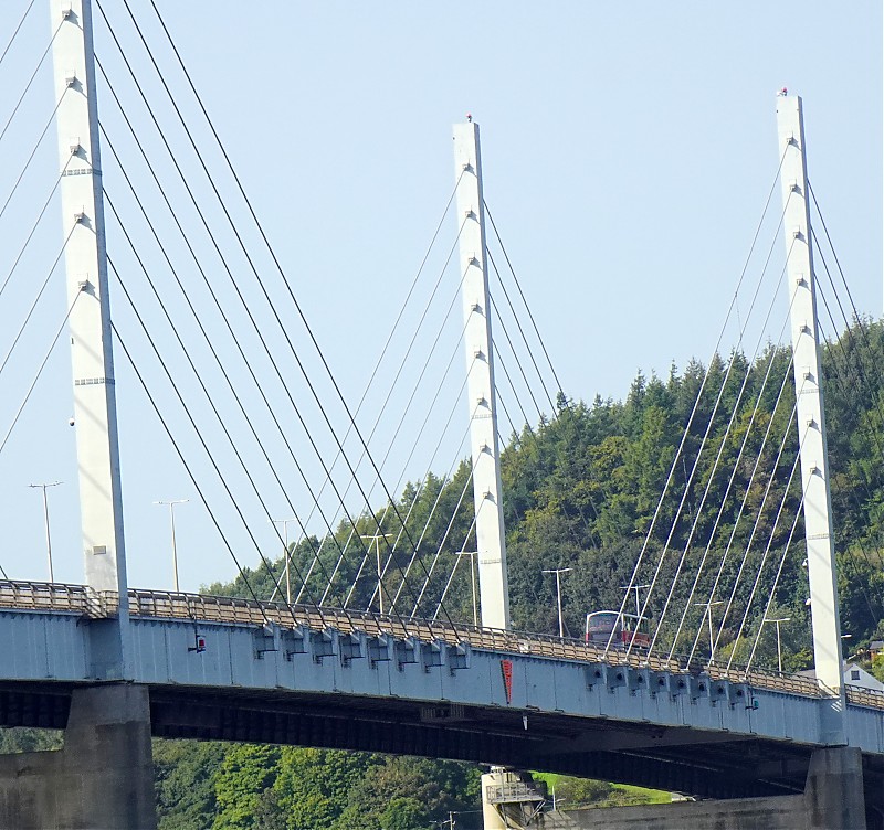 Kessock Road Bridge / Main Navigation Channel NE (R),Centre (M),SE (L)   lights
Keywords: Scotland;Inverness;North Sea;United Kingdom