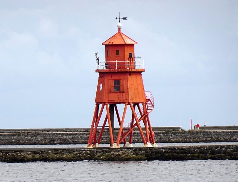 Tynemouth / Herd Groyne Head lighthouse
Keywords: North Sea;England;United Kingdom;Tyne