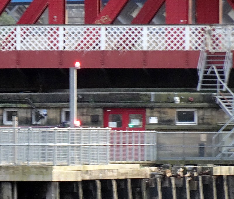 Newcastle upon Tyne / Swing Bridge / Pier East End light
Keywords: North Sea;England;United Kingdom;Tyne;Newcastle