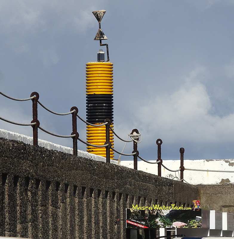 Tenerife / Marina de los Gigantes Breakwater Corner light
Keywords: Spain;Tenerife;Canary Islands;Atlantic ocean