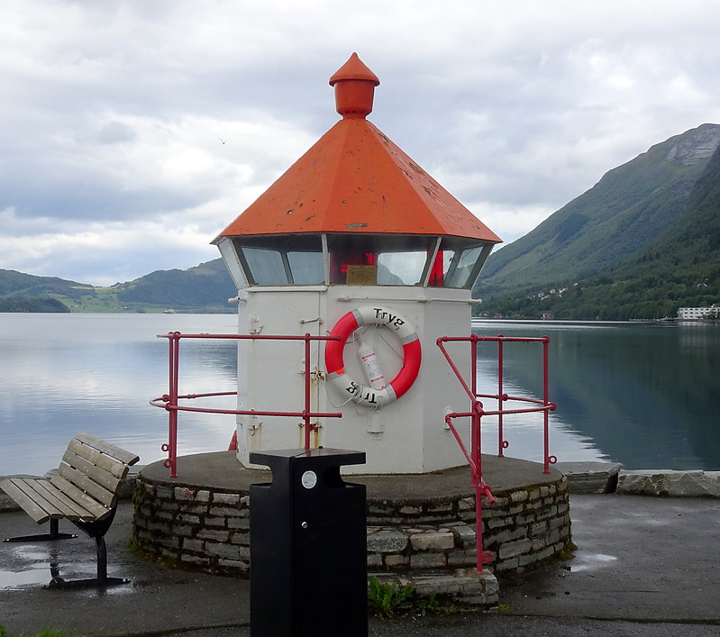 Komlandsholmen lighthouse
Keywords: Norway;Norwegian sea