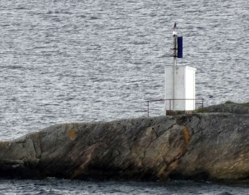  Valsøy / W Point Helgeneset light
Keywords: Norway;Norwegian Sea