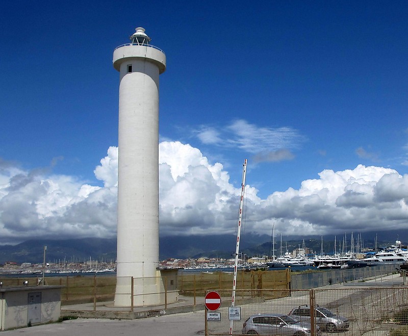 Viareggio / Outer Breakwater lighthouse
Keywords: Viareggio;Italy;Ligurian sea