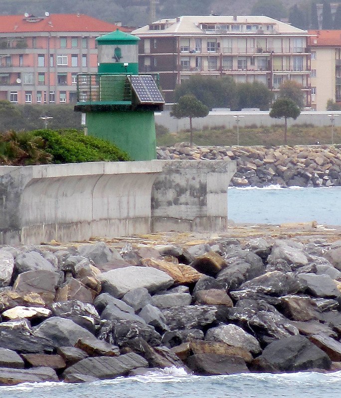 Porto Maurizio / Molo di Levante lighthouse
Keywords: Italy;Mediterranean sea;Imperia