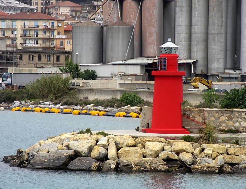 Oneglia / Molo Aicardi lighthouse
Keywords: Italy;Mediterranean sea;Oneglia;Liguria