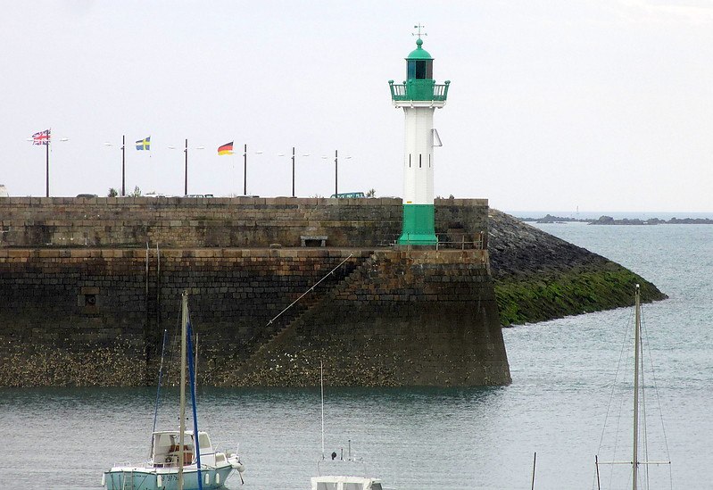 Saint-Quay-Portrieux Port d'échouage N Mole Lighthouse
Keywords: English channel;Brittany;France;Saint-Quay-Portrieux