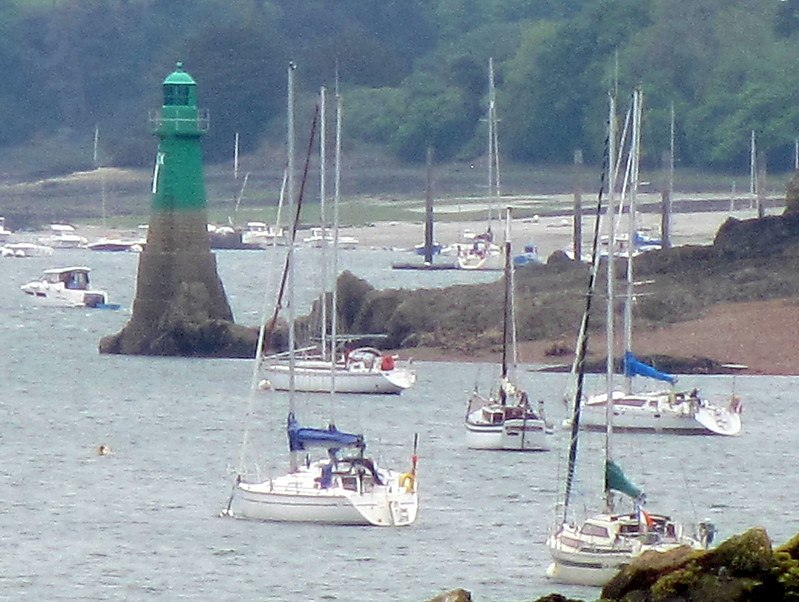 Les Perdrix Lighthouse
Keywords: Brittany;France