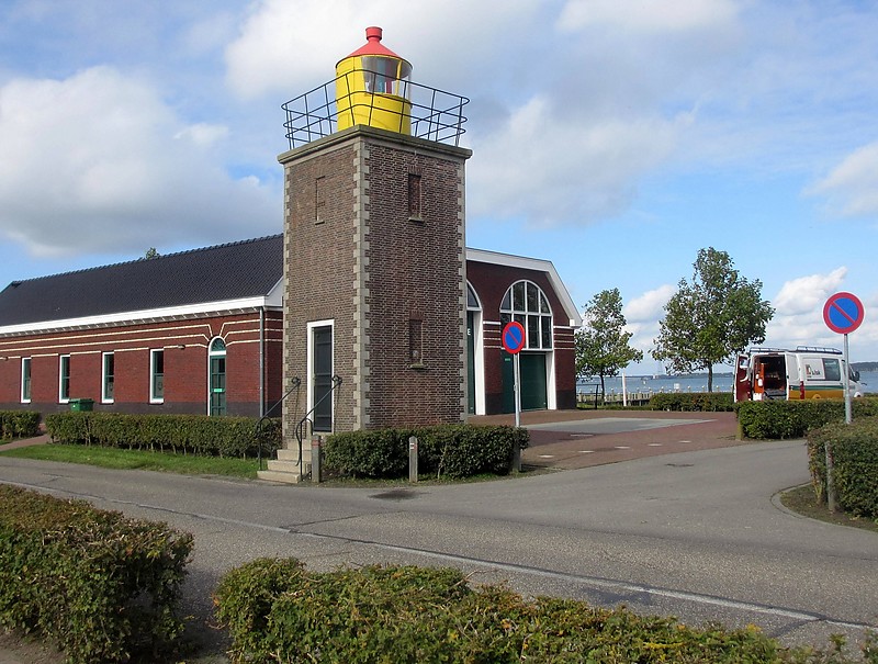Willemstad lighthouse
Built in 1947, the old one was destryed in WW II.
Inactive since 1989
Mini Museum
Keywords: Willemstad;Netherlands;Hollands Diep