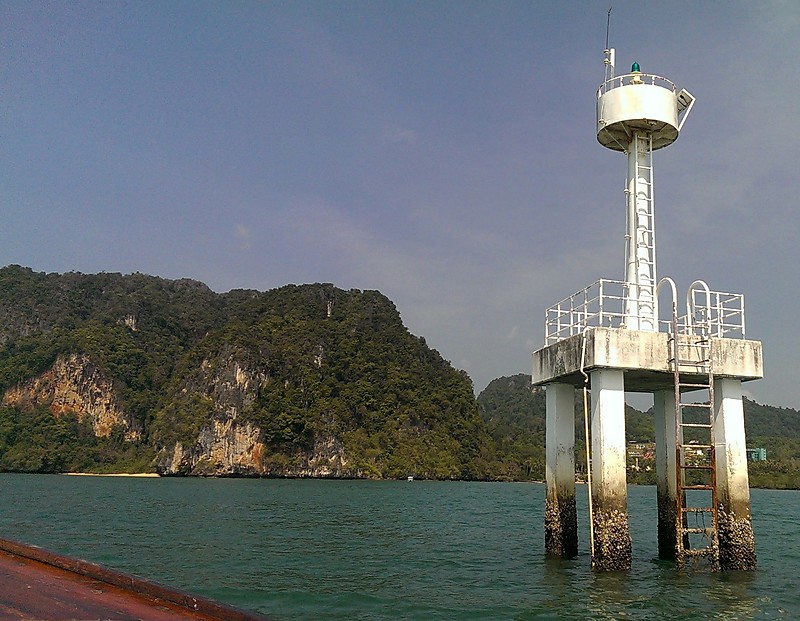 Southern Thailand / Mae Nam Krabi Entrance light No 5
Keywords: Thailand;Krabi;Andaman sea;Offshore