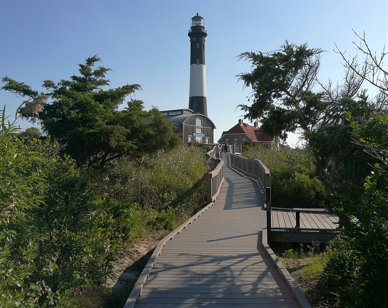New York / Fire Island Lighthouse
Emergency light of reduced intensity when main light is extinguished. Visually conspicuous. Private.
Keywords: New York;Great South Bay;Long island;United States;Atlantic ocean