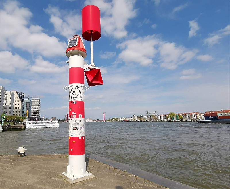 Nieuwe Maas / Leuvehaven W side light
Keywords: Netherlands;Rotterdam;Maas