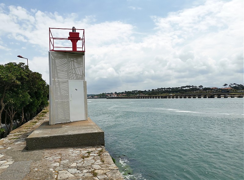 Port de Bayonne / Training wall N W End light
Keywords: France;Aquitaine;Bay of Biscay;Bayonne
