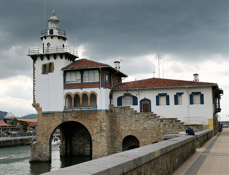 Bilbao / Getxo / Contradique de Algorta Arranque lighthouse
Keywords: Spain;Bay of Biscay;Basque Country;Bilbao