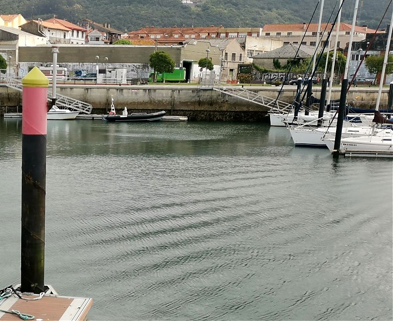 Santoña / S Harbour / Pontoon Head light
Keywords: Spain;Cantabria;Bay of Biscay;Santona