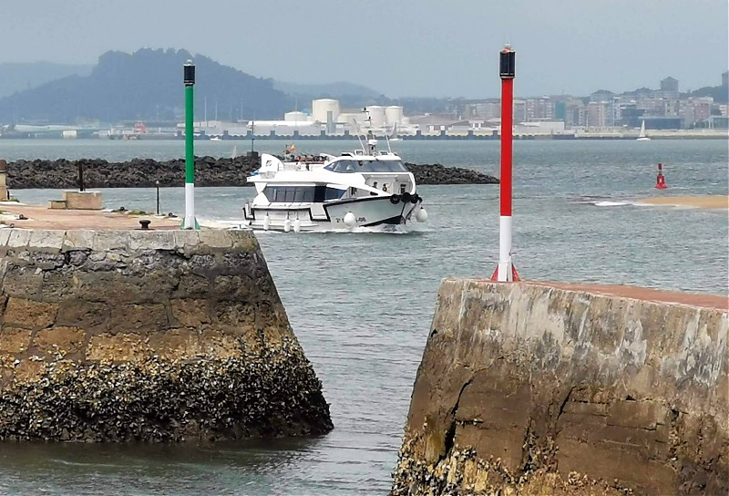 Santander / Puerto de Pedreña / E Dock W + E Side ( L+R ) lights
Keywords: Spain;Cantabria;Bay of Biscay;Santander