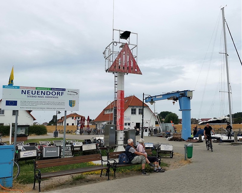 Hiddensee Island / E end Neuendorf / Ldg Lts Front
Keywords: Germany;Baltic Sea;Hiddensee