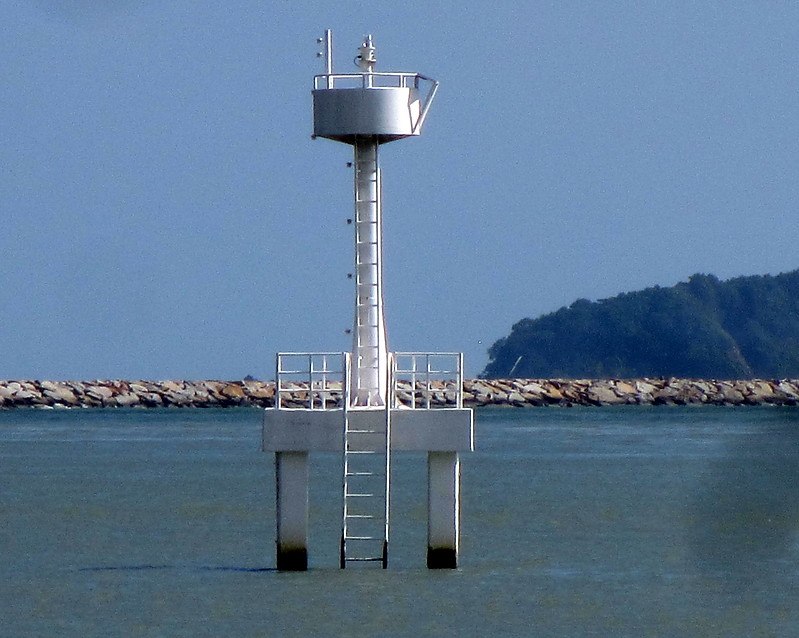 Southern Thailand / Songkhla Harbor / Entrance Light
Keywords: Gulf of Thailand;Thailand;Songkhla;Offshore