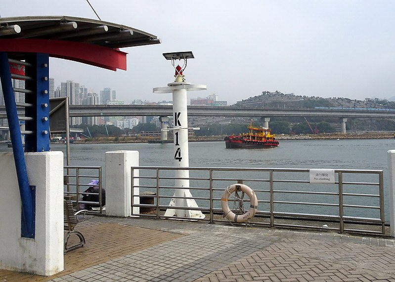 Hong Kong / Tsing Yi Ferry Terminus N light
Keywords: China;Hong Kong;South China Sea