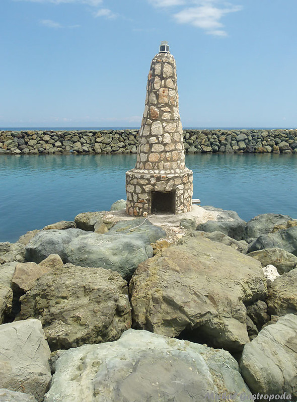 Kato Pyrgos Fisher Harbour Entrance Light South
May 2014
Keywords: Cyprus;Mediterranean sea