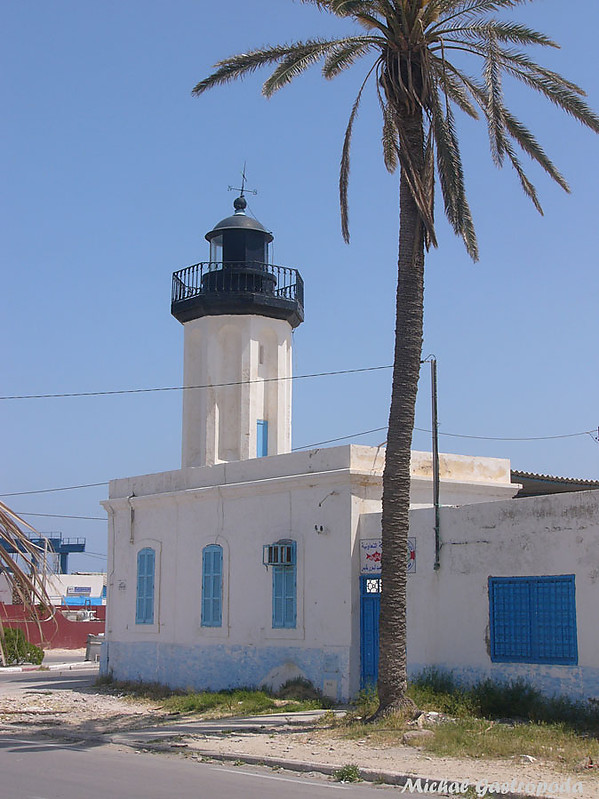 Gabes Lighthouse
April 2009
Keywords: Tunisia;Mediterranean sea;Gabes