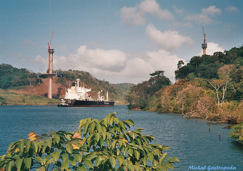 Panama Canal Bouys near Paradiso
Picture from February 2004
Keywords: Buoy