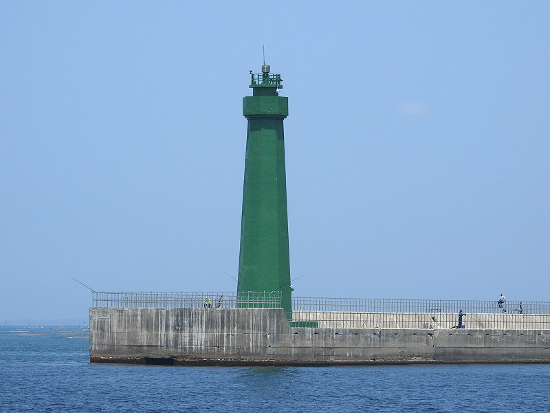 An-ping New Harbour, N Outer Breakwater Head light
Bergwind, this area open for rod fishing, next time, I show you the way to P4629.24
can be reach by bicycle,
Keywords: Taiwan;Taiwan strait;Anping