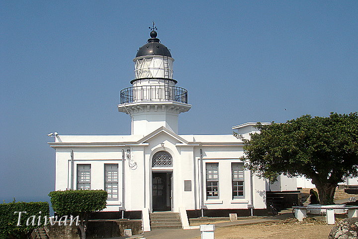 Kaohsiung lighthouse
first illuminated in 1918,
can be reach by ferry and walk,
Keywords: Taiwan;Kaohsiung;Taiwan Strait
