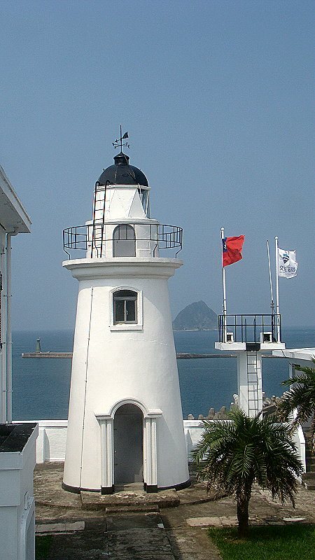 Keelung lighthouse
AKA WAN-JEN-TUI PI
can be reach by city bus,
Keywords: Taiwan;East China Sea;Keelung