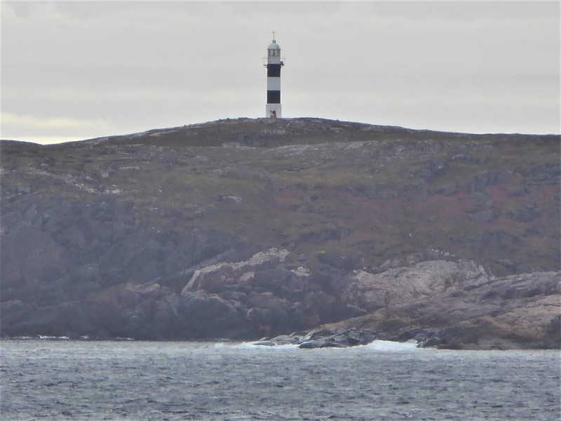 Labrador / Tilcey Island Double Island lighthouse
Saint Lewis Sound near Battle Harbour 
Keywords: Atlantic ocean;Labrador;Saint Lewis Sound;Battle Harbour;Canada