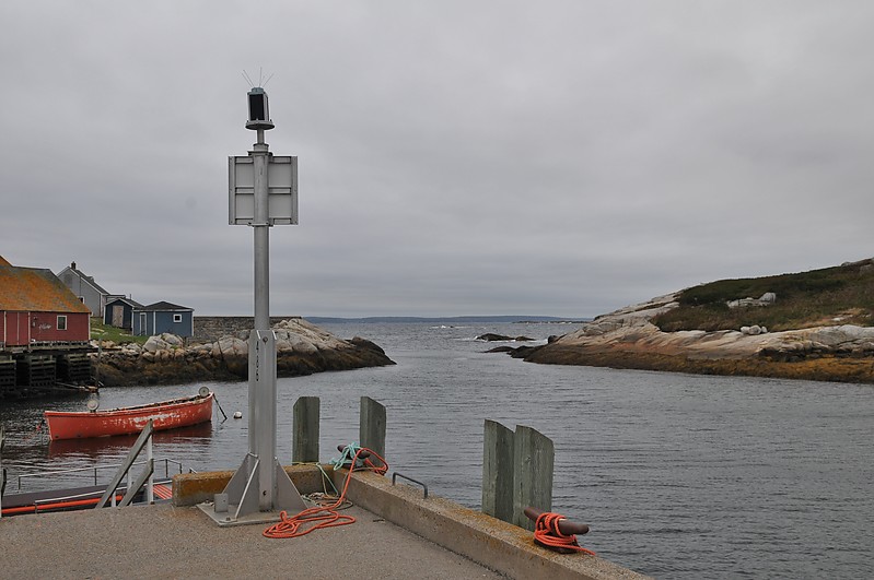 Nova Scotia / Peggy's Cove Wharf Head light
Keywords: Canada;Nova Scotia;Saint Margarets Bay;Atlantic ocean