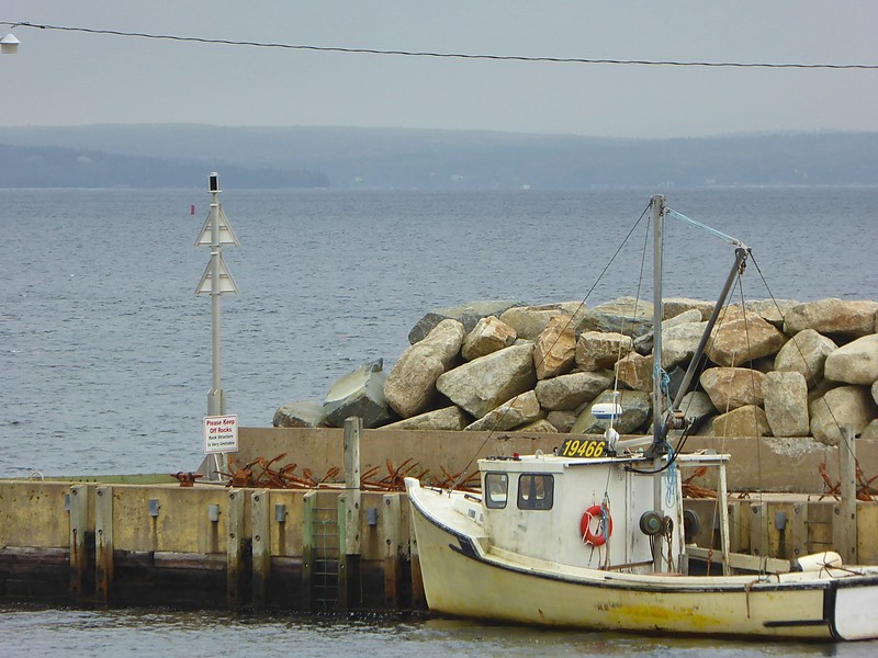 Nova Scotia / Fox Cove Wharf light
Saint Margaret's Bay
Keywords: Canada;Nova Scotia;Saint Margarets Bay;Atlantic ocean;Fox Cove