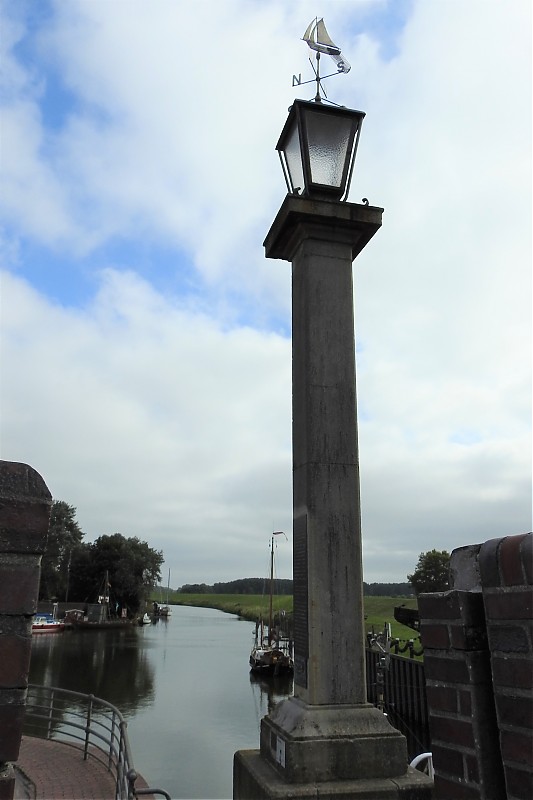 Hooksiel / Old harbor light (replica)
Keywords: Germany;Jade;Jadebusen;Hooksiel harbor