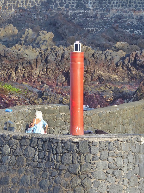 Tenerife / Puerto de la Cruz breakwater head south light
Keywords: Atlantic ocean;Spain;Canary Islands;Isle of Tenerife