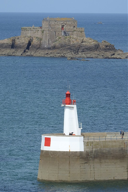 Brittany / Port Saint Malo / Môle des Noires Head light
Keywords: English Channel;Bay of Saint Michel;France;Brittany;Saint Malo