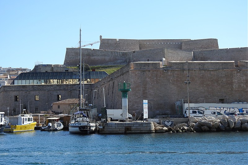 Gulf of Lions / Marseille / Vieux-Port Fort Saint-Nicolas S side light
Keywords: Mediterranean sea;France;Gulf of Lions;Marseille