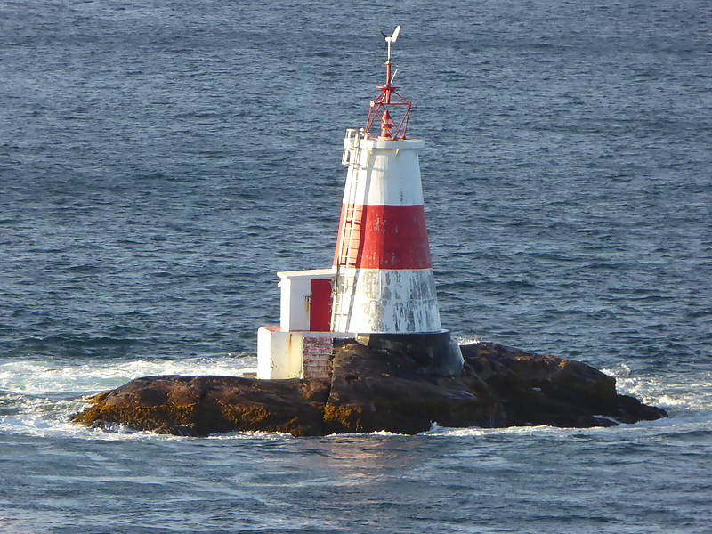 Île Saint-Pierre / Rocher Petit Saint-Pierre light
Keywords: Saint Pierre and Miquelon;Île Saint-Pierre;Banks of Newfoundland;Atlantic ocean