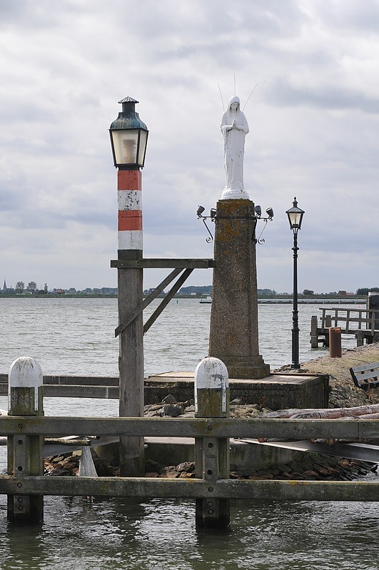 IJsselmeer / Volendam Inner Harbour light west
Keywords: Netherlands;IJsselmeer;Volendam