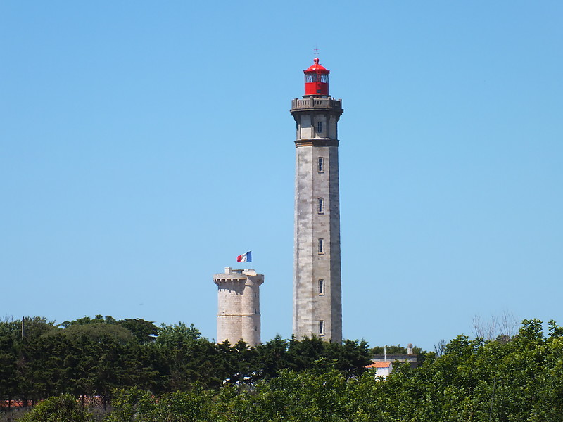 Les Baleines (1) + (2) lighthouses
Keywords: Ile de Re;France;Bay of Biscay